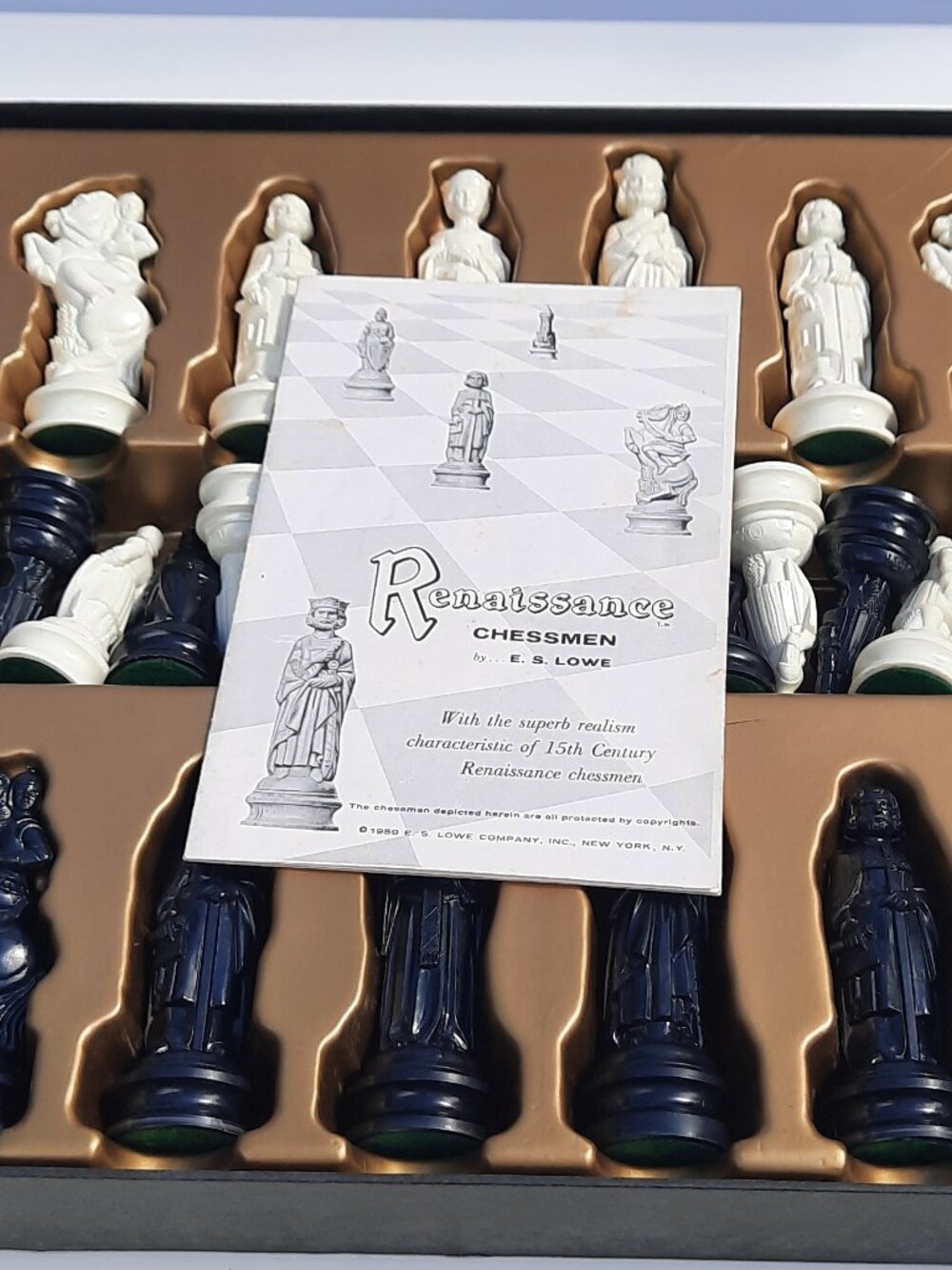 E.S. Lowe Renaissance Chessmen No 833 Chess Set 4.75" King Complete Box